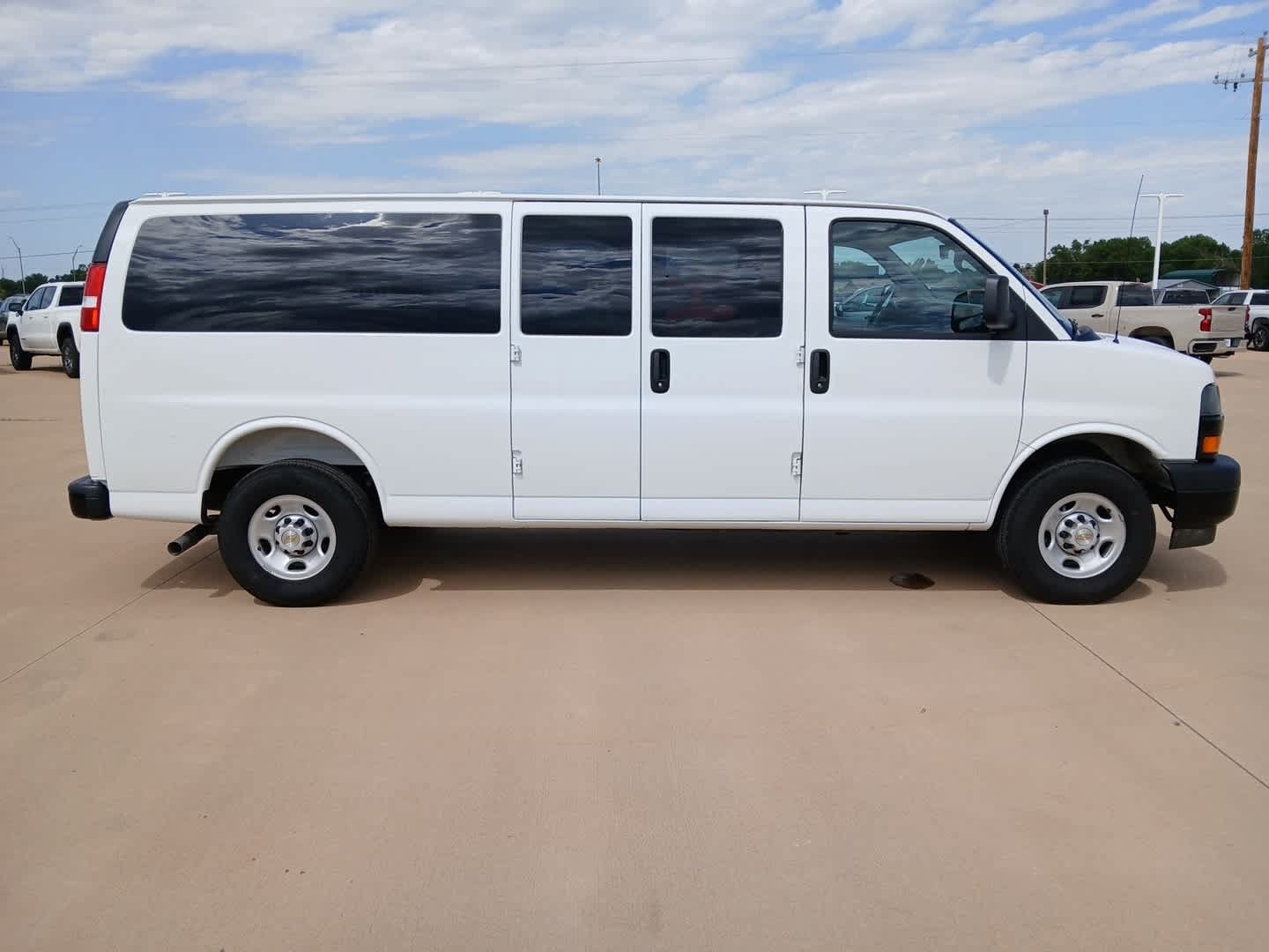 Used 2025 Chevrolet Express 3500 LS RWD image 8
