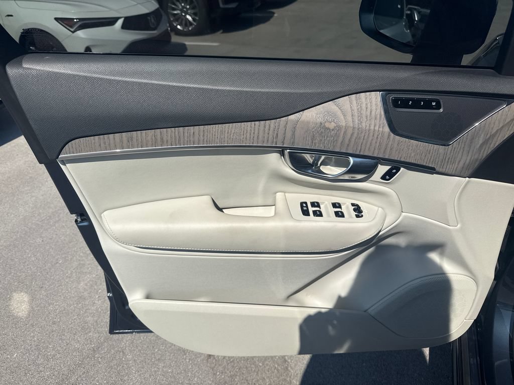 Used 2023 Volvo XC90 B5 Plus w/ Protection Package Premier AWD/4WD image 12