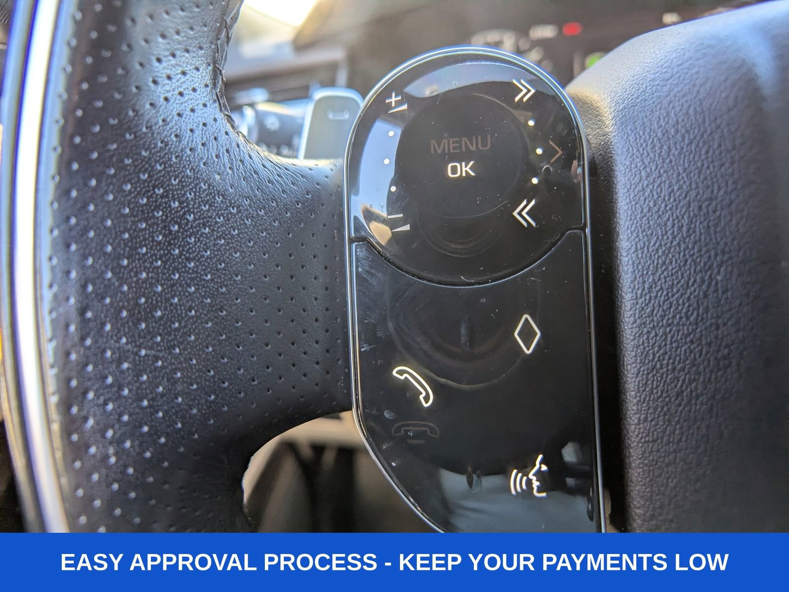 Used 2018 Land Rover Range Rover Velar R-Dynamic SE image 37