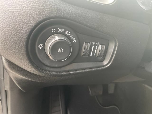 Used 2021 Jeep Renegade Latitude AWD/4WD image 26
