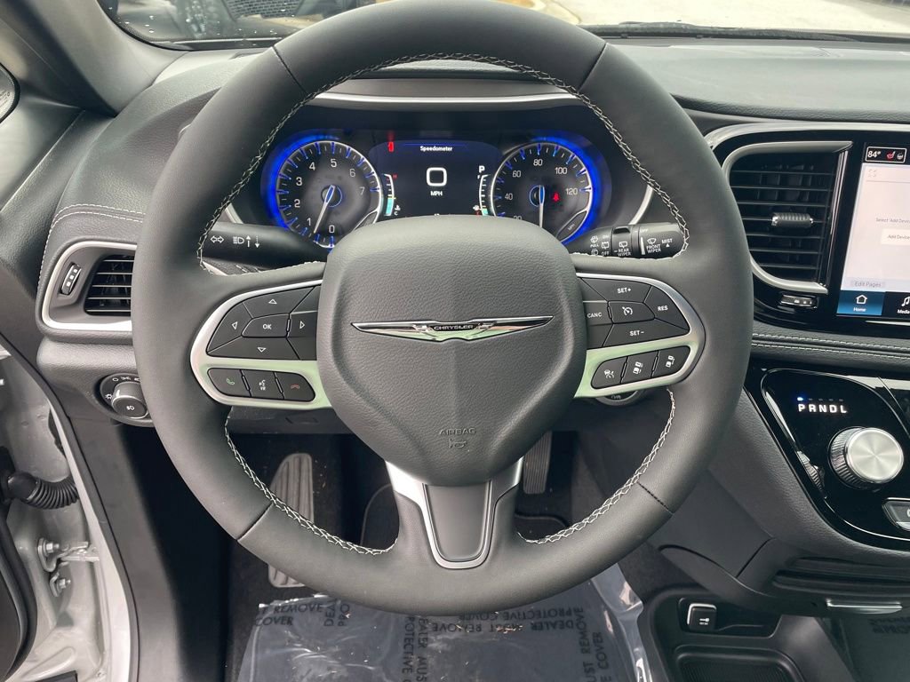 New 2026 Chrysler Pacifica Select image 13
