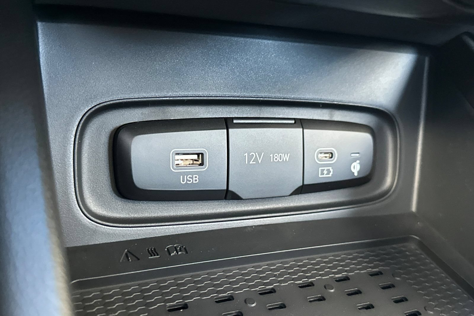 New 2026 Hyundai Venue SEL FWD image 28