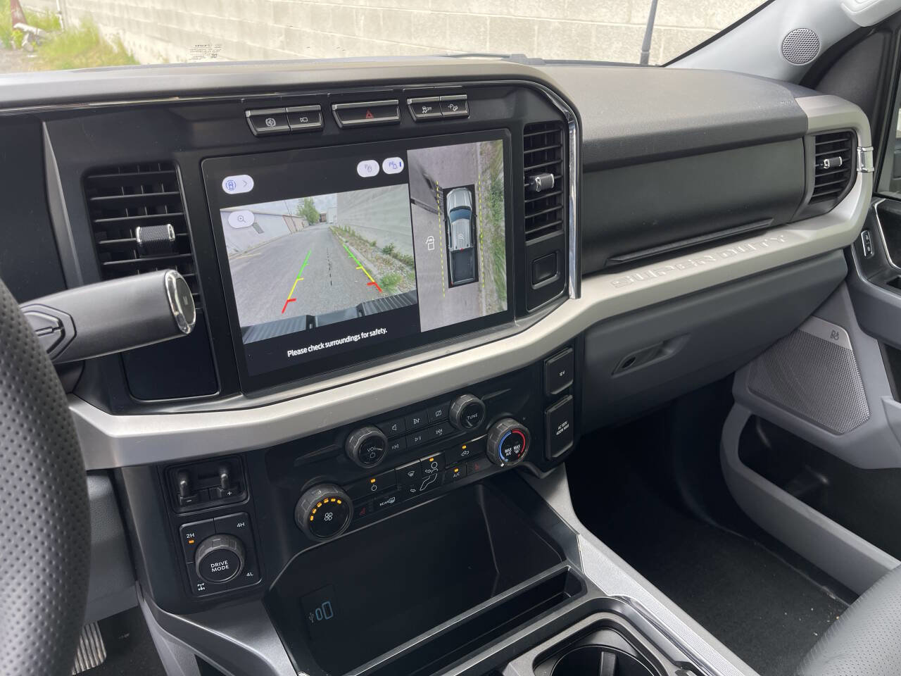 Used 2023 Ford F350 XLT w/ XLT Premium Package AWD/4WD image 13