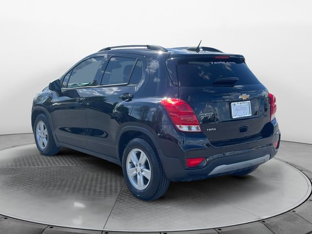 Used 2022 Chevrolet Trax LT w/ LT Convenience Package FWD image 3