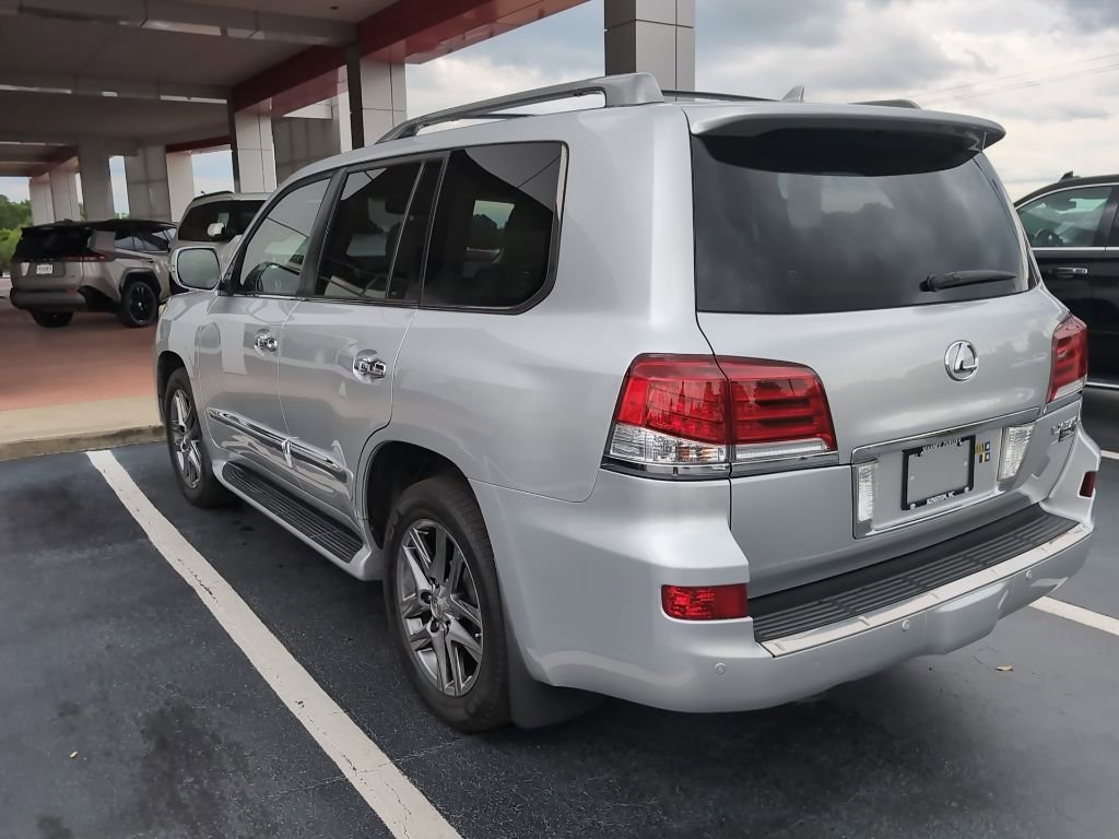 Used 2013 Lexus LX 570 4WD w/ Luxury Pkg image 2