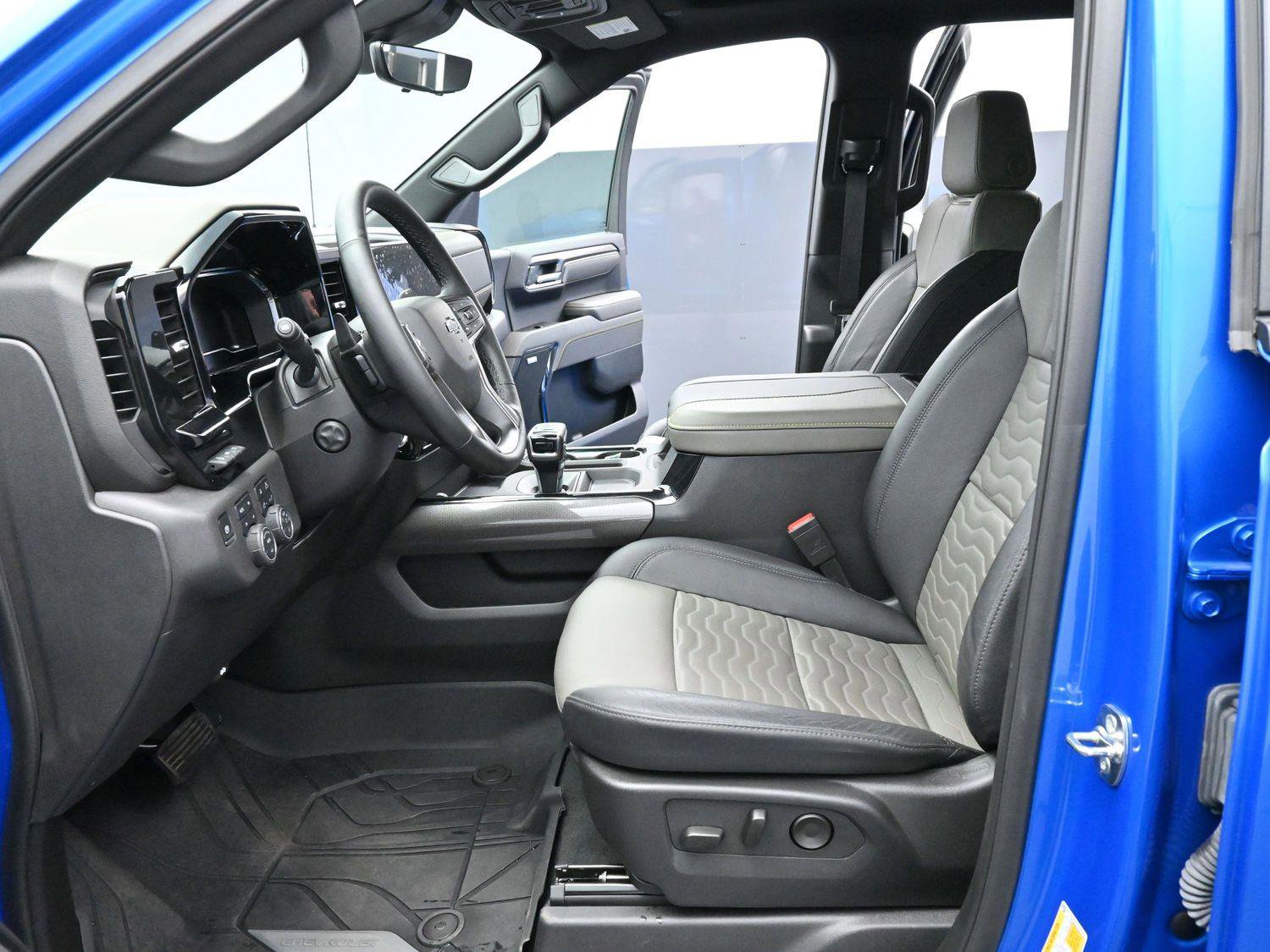 Used 2025 Chevrolet Silverado 1500 ZR2 w/ Technology Package image 13