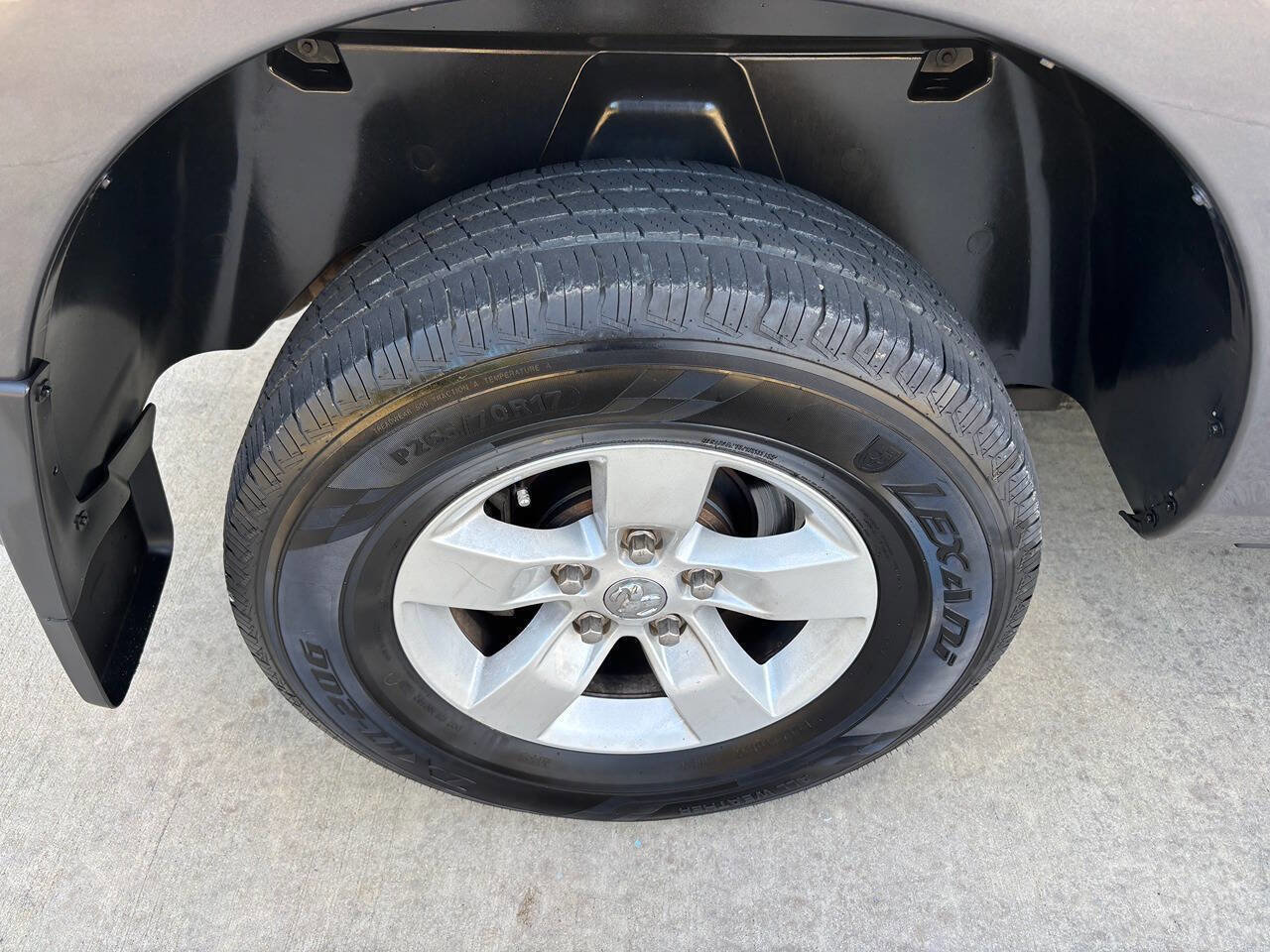 Used 2017 RAM 1500 Express AWD/4WD image 19