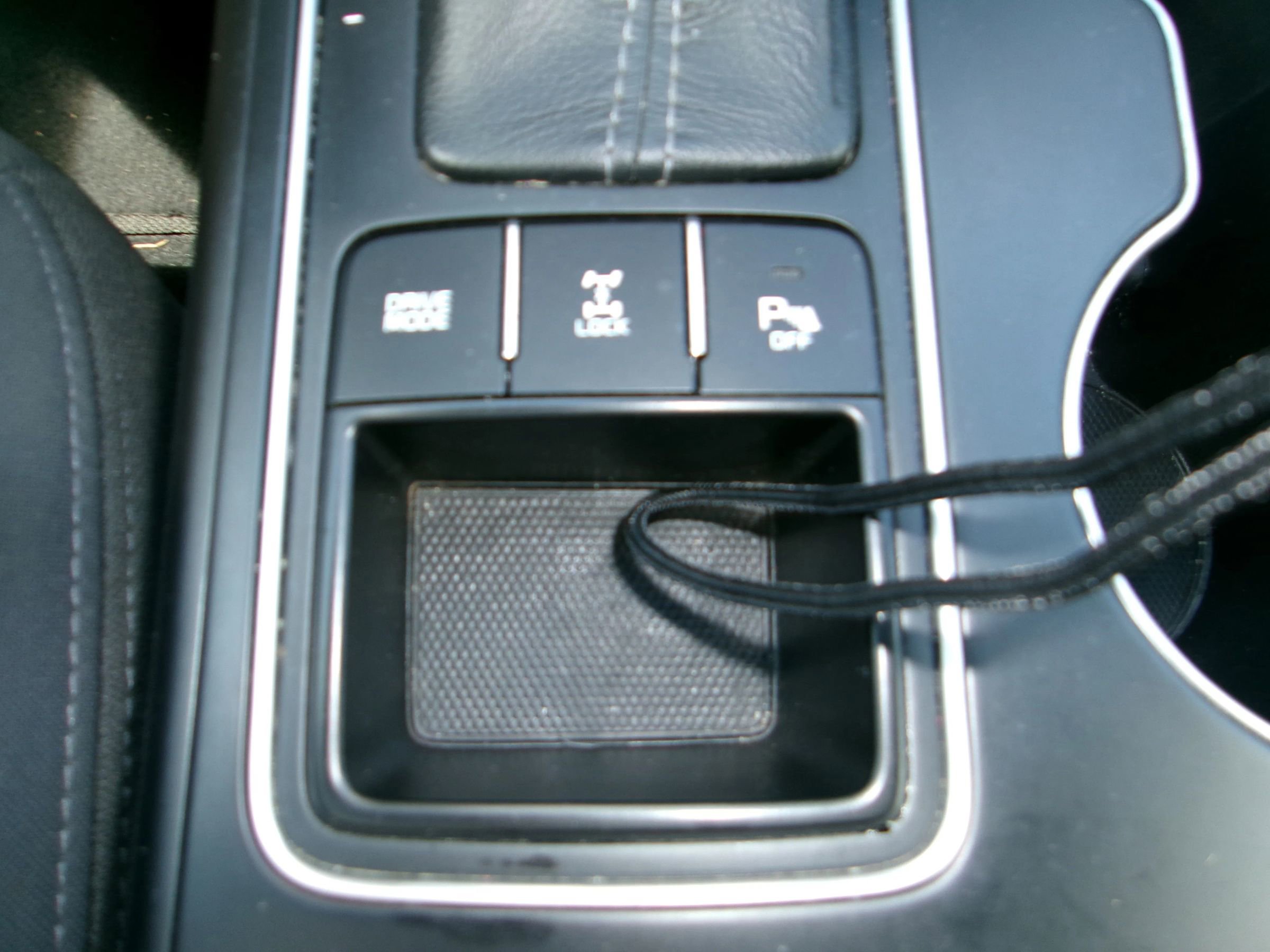 Used 2017 Kia Sorento LX w/ LX Convenience Package image 16