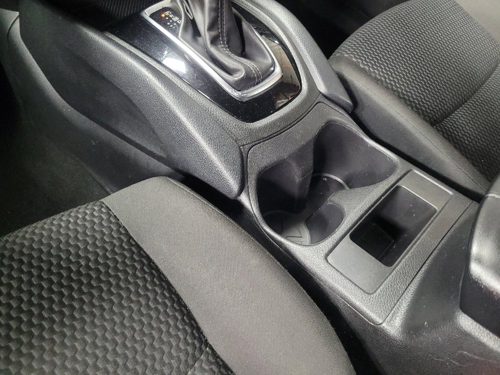 Used 2021 Nissan Rogue Sport S image 26