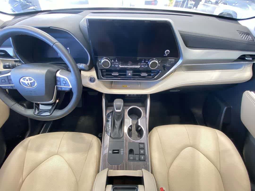 Used 2024 Toyota Highlander Platinum AWD/4WD image 23