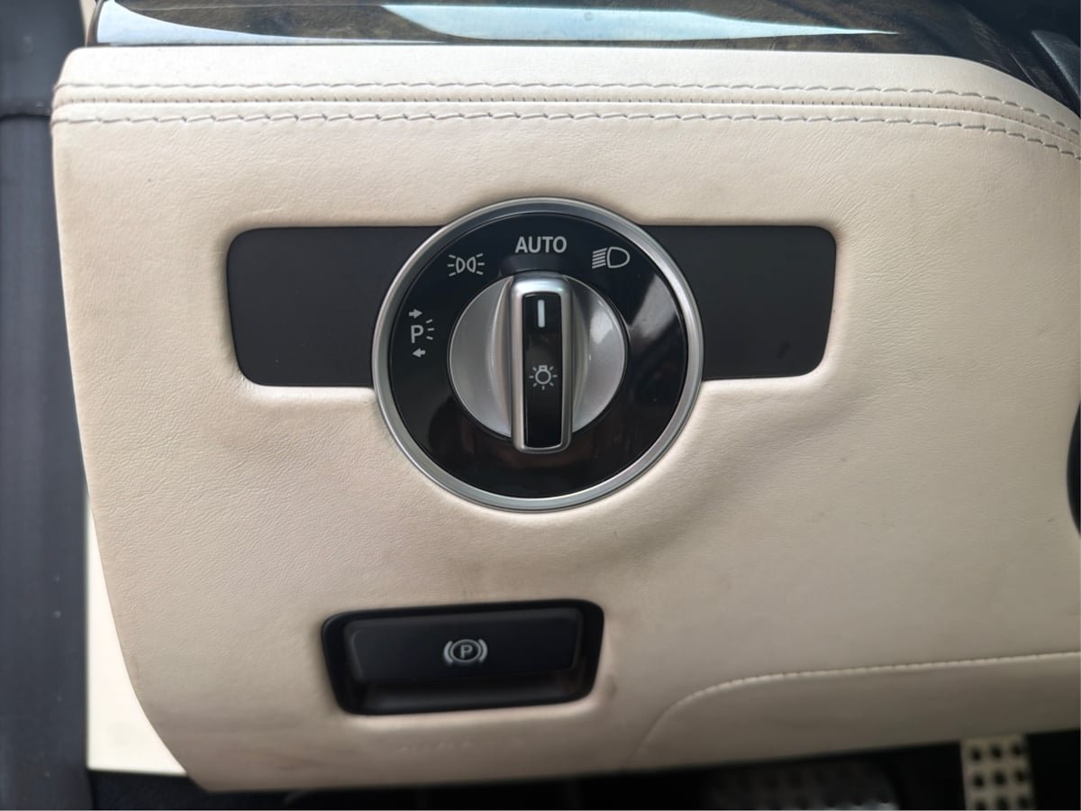 Used 2017 Mercedes-Benz SL 550 image 32