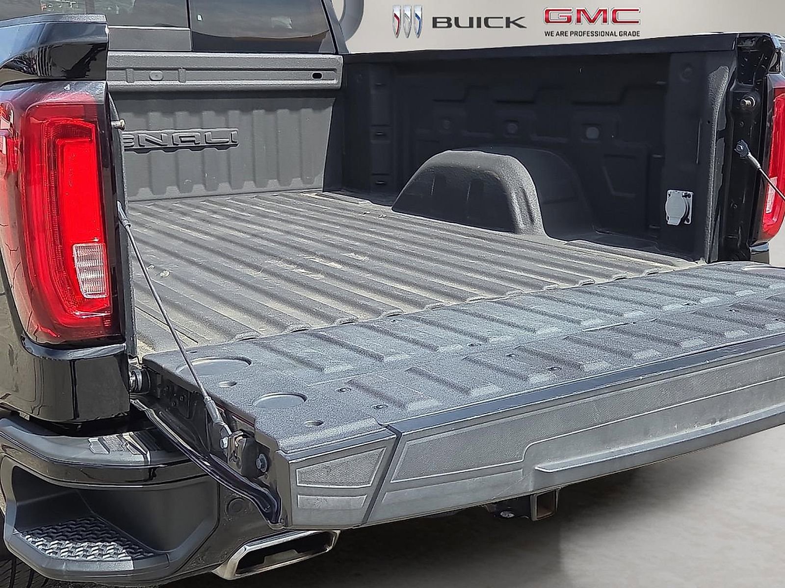 Certified 2021 GMC Sierra 1500 Denali w/ Denali Ultimate Package image 9