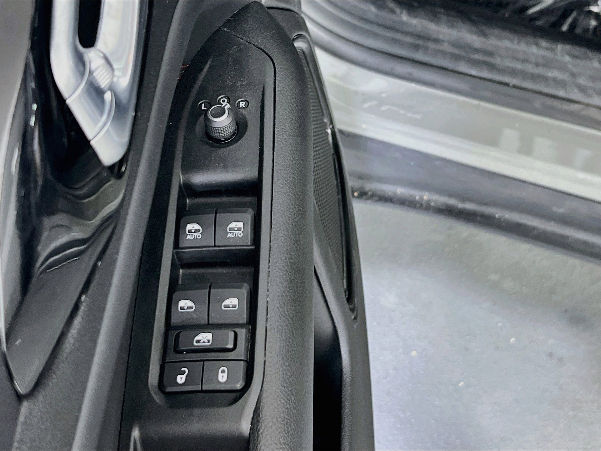 Used 2022 Jeep Compass Trailhawk w/ Trailhawk Convenience Group AWD/4WD image 17
