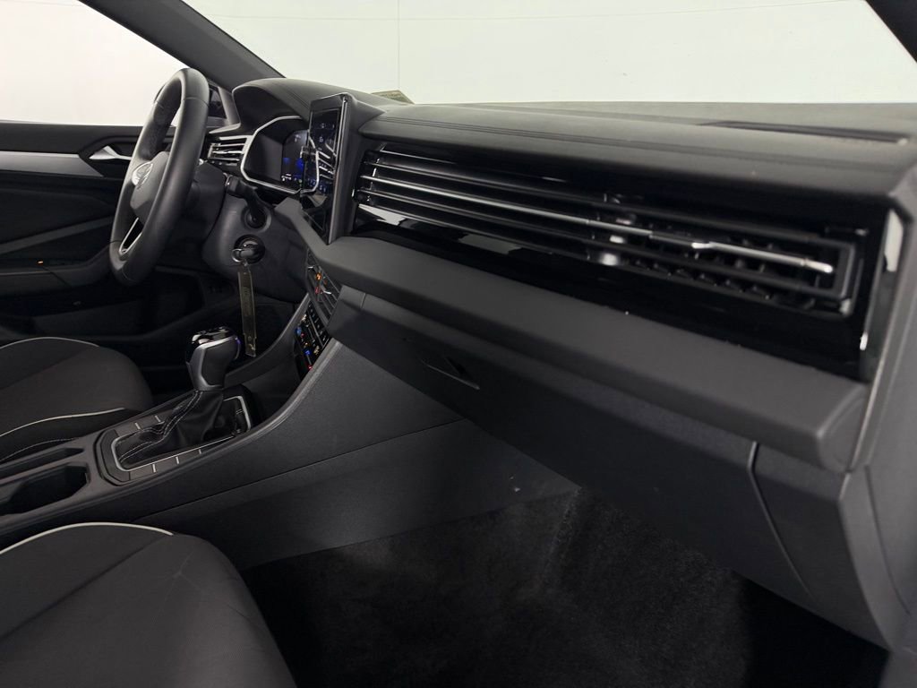 Used 2025 Volkswagen Jetta Sport image 31