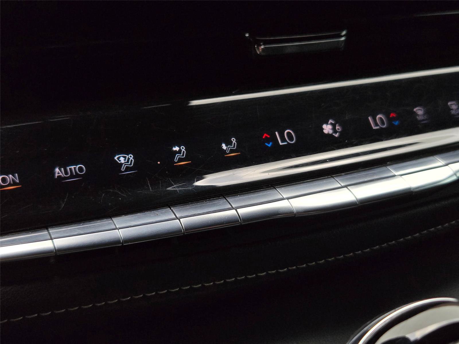 Used 2022 Cadillac Escalade Luxury AWD/4WD image 21