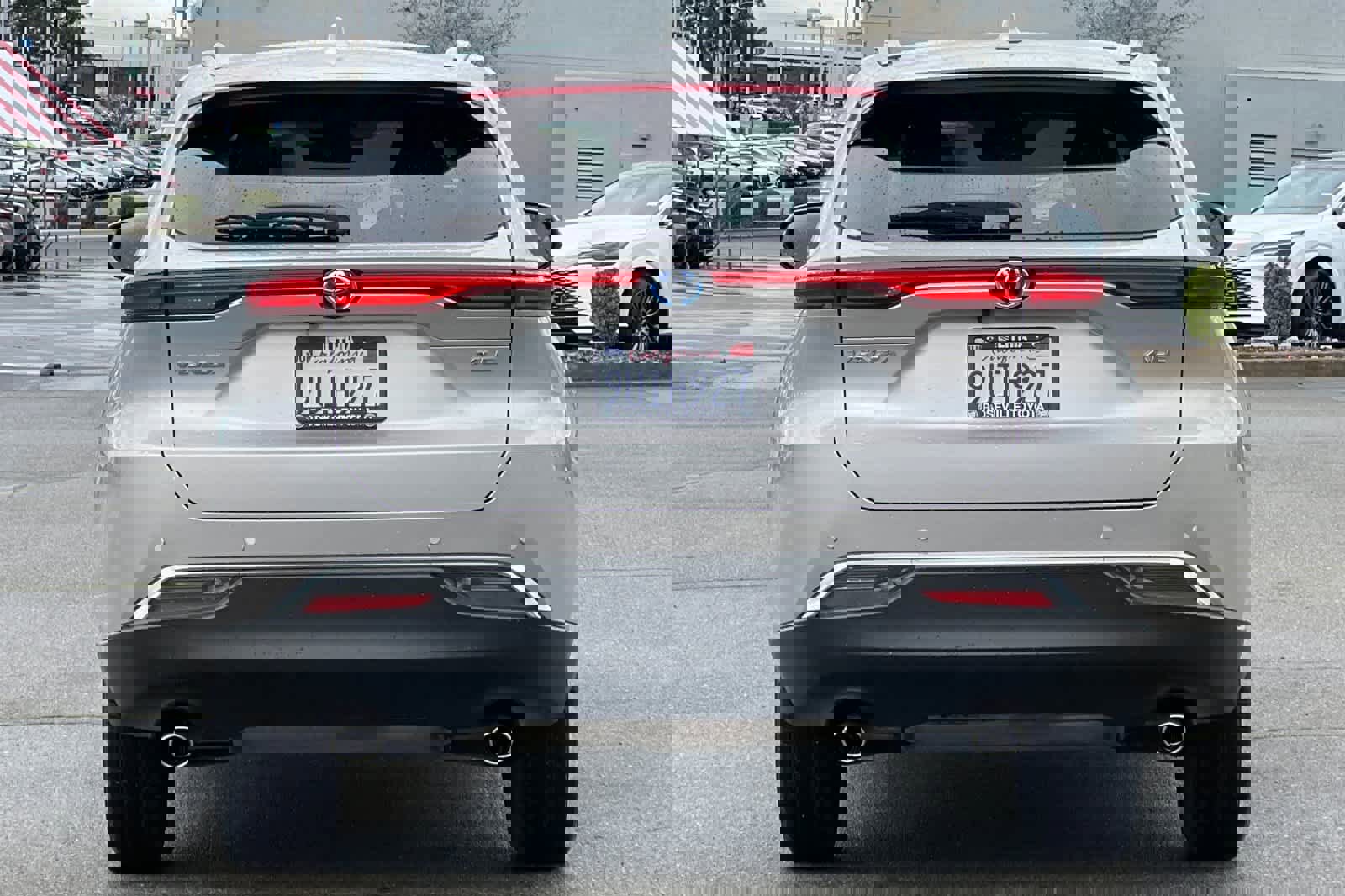 Certified 2023 Toyota Venza XLE image 8