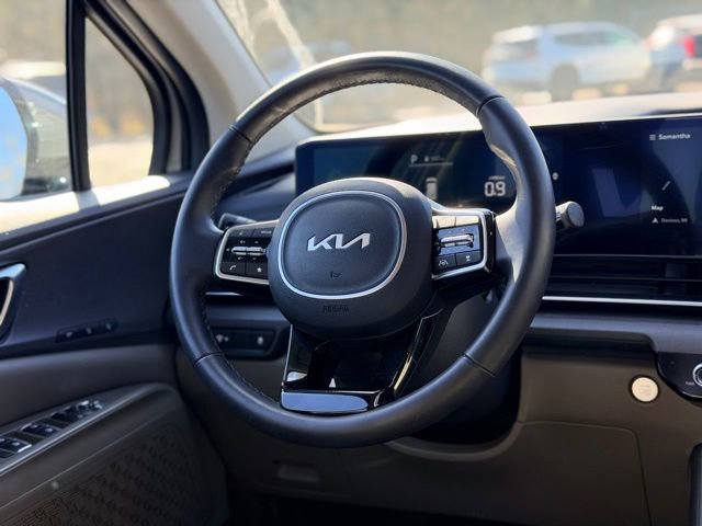 Used 2025 Kia Carnival EX image 23