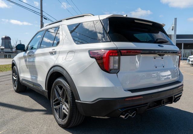 Used 2025 Ford Explorer ST image 8