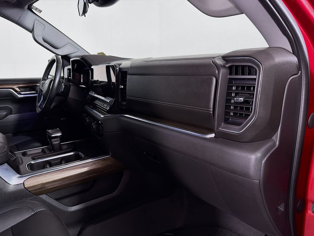 Used 2024 Chevrolet Silverado 1500 LT Trail Boss w/ Convenience Package II AWD/4WD image 31