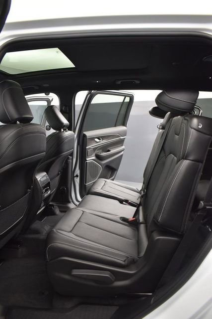 New 2026 Jeep Grand Cherokee L Limited AWD/4WD image 10