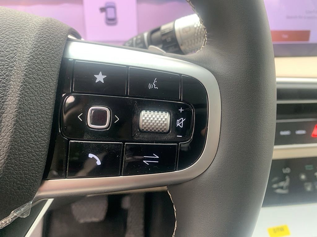 Used 2026 Genesis GV70 2.5T Select image 8