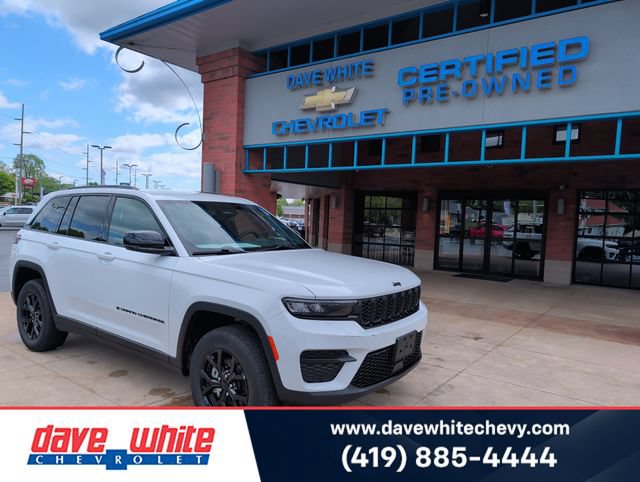 Used 2025 Jeep Grand Cherokee Altitude AWD/4WD image 1