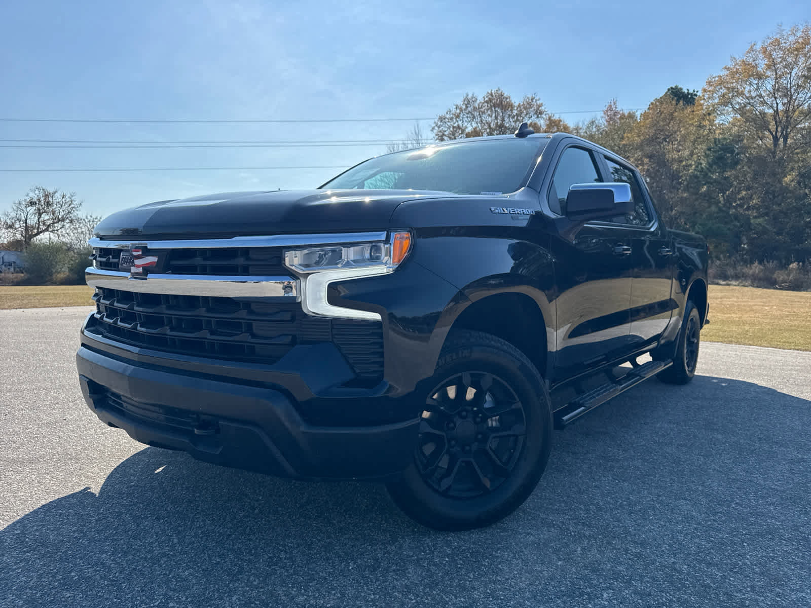 Used 2023 Chevrolet Silverado 1500 LT image 2