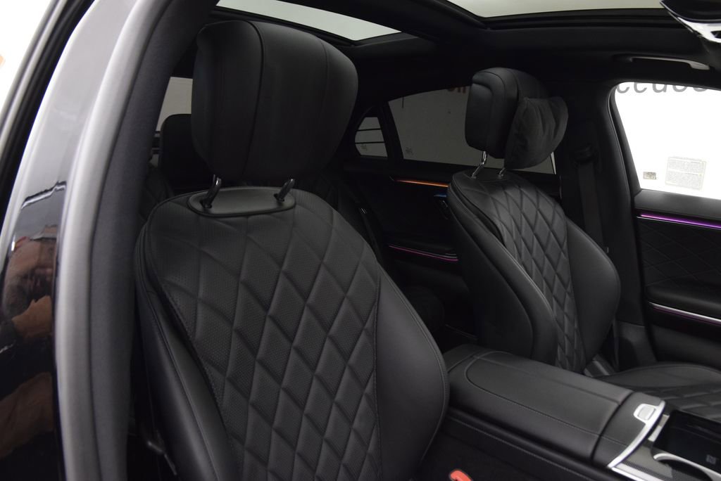 Used 2025 Mercedes-Benz S 580e 4MATIC Sedan image 16