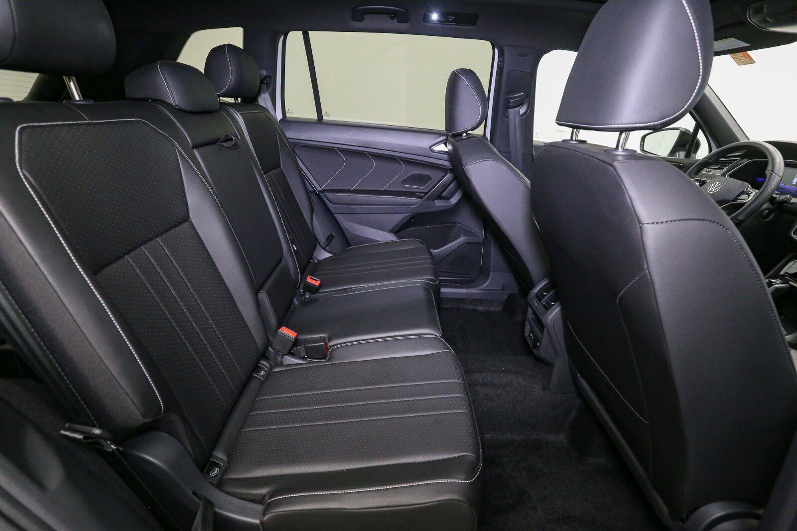 Certified 2023 Volkswagen Tiguan SE R-Line AWD/4WD image 24