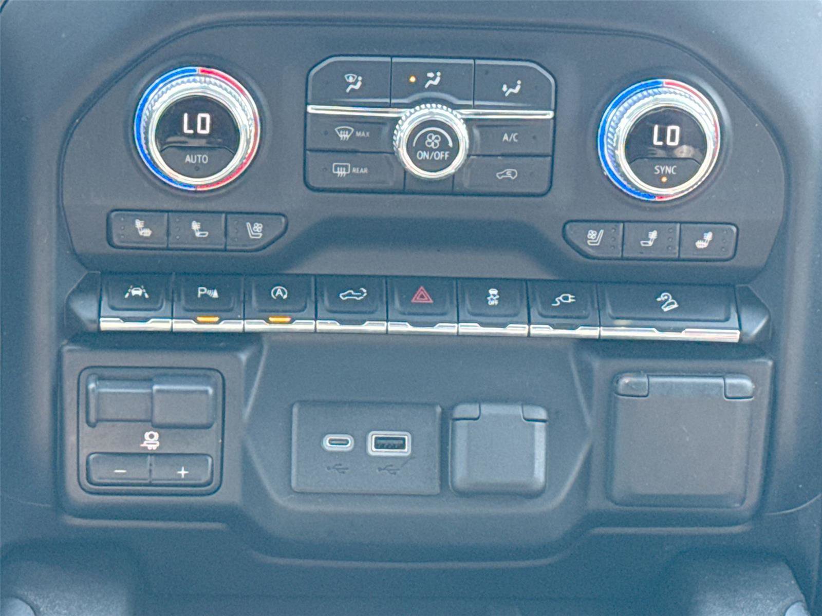 Used 2021 GMC Sierra 1500 AT4 w/ Technology Package AWD/4WD image 17