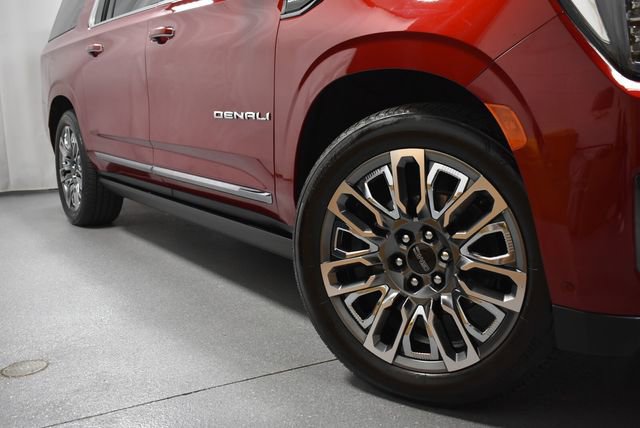Used 2024 GMC Yukon XL Denali Ultimate AWD/4WD image 4