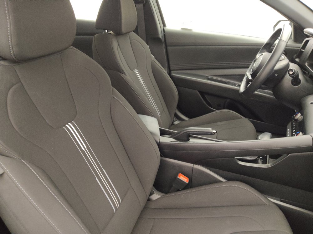 Used 2025 Hyundai Elantra Sport FWD image 21