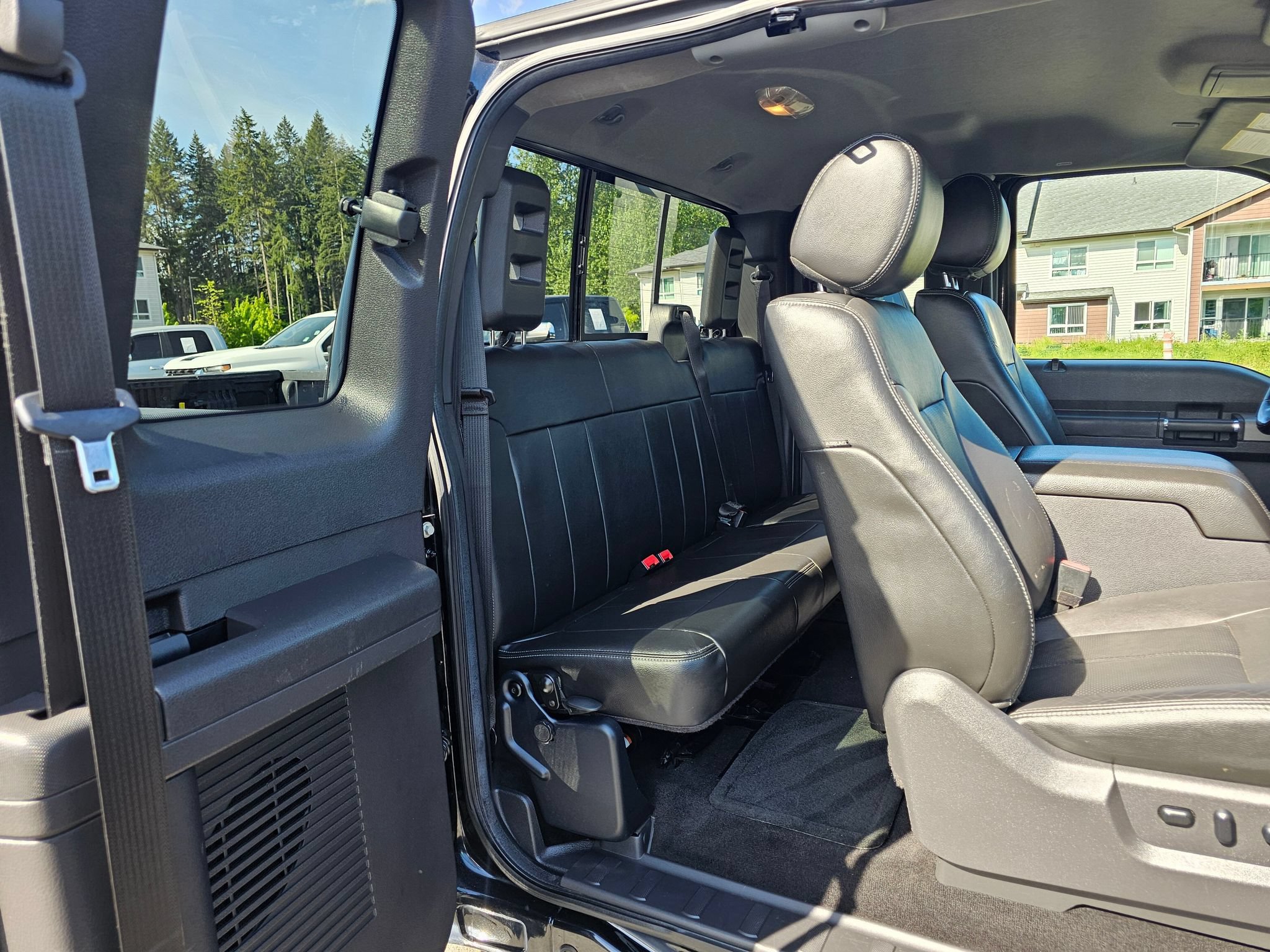 Used 2015 Ford F250 Lariat w/ Lariat Interior Package AWD/4WD image 32