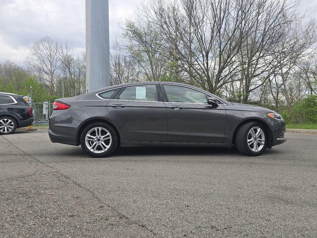 Used 2018 Ford Fusion SE w/ Fusion SE Technology Package image 16