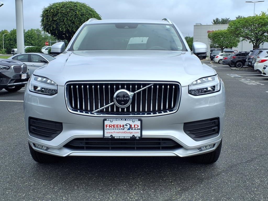 Used 2022 Volvo XC90 T6 Momentum image 2