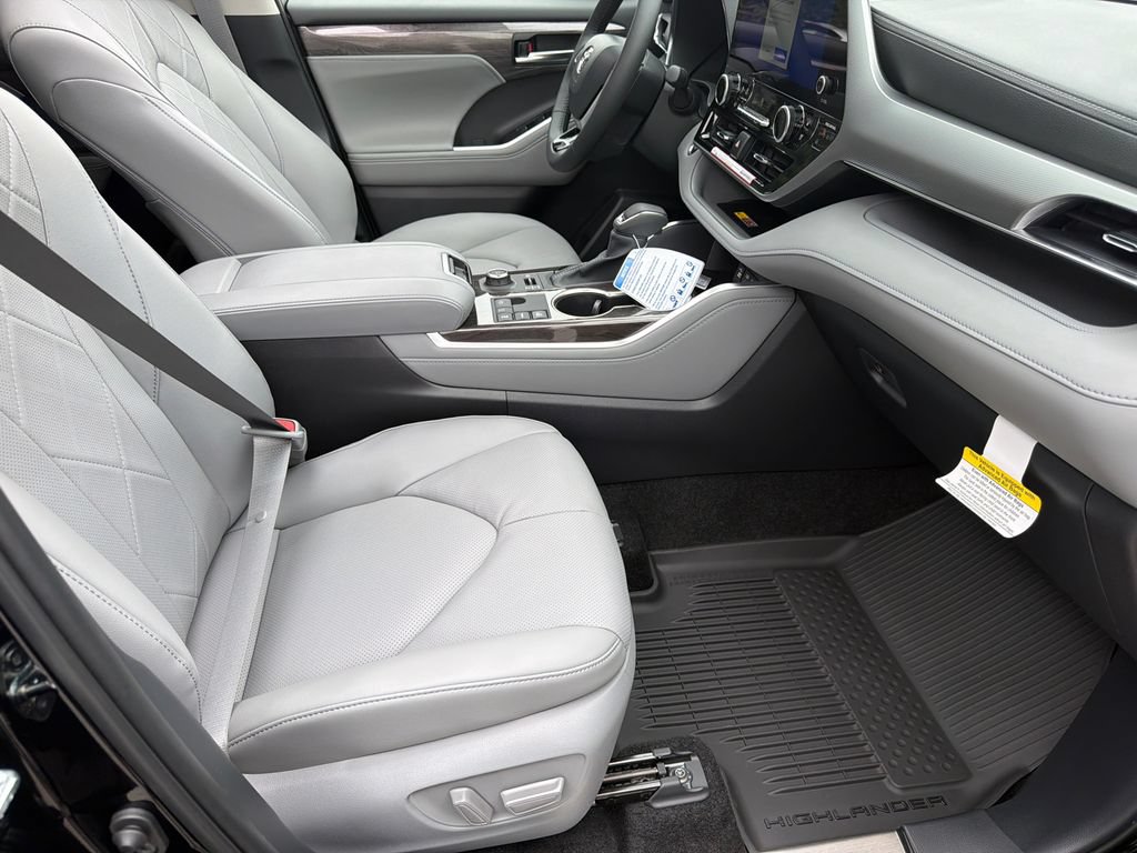 New 2026 Toyota Highlander Platinum AWD/4WD image 11