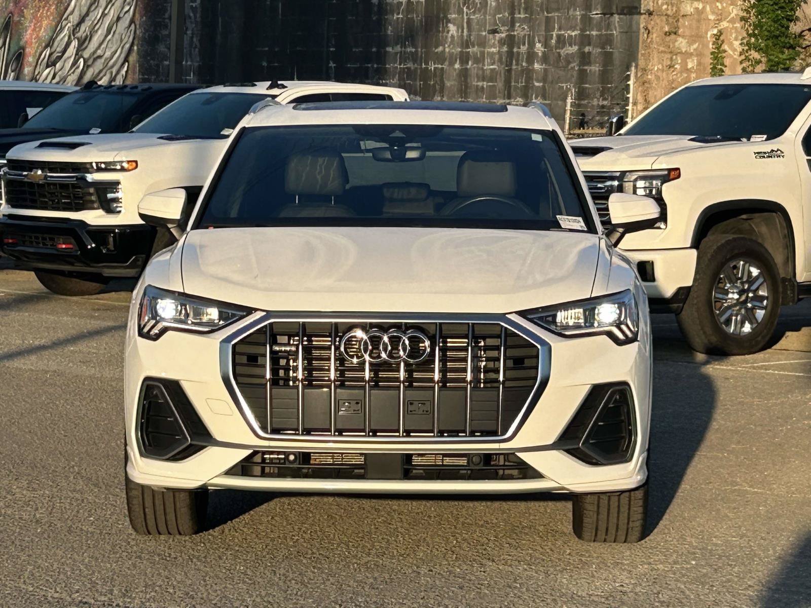 Used 2025 Audi Q3 2.0T Premium AWD/4WD image 2