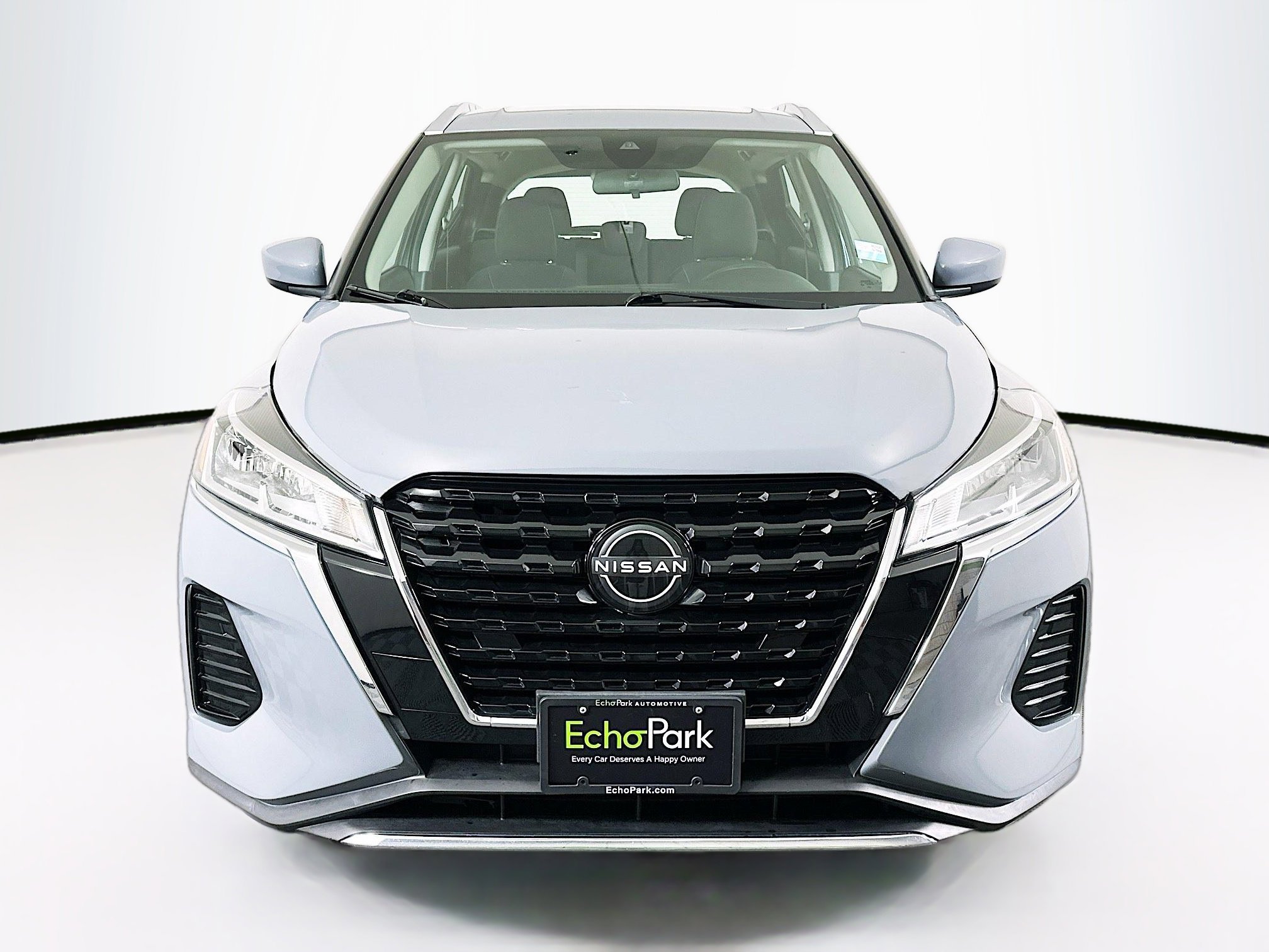 Used 2022 Nissan Kicks SV FWD image 2