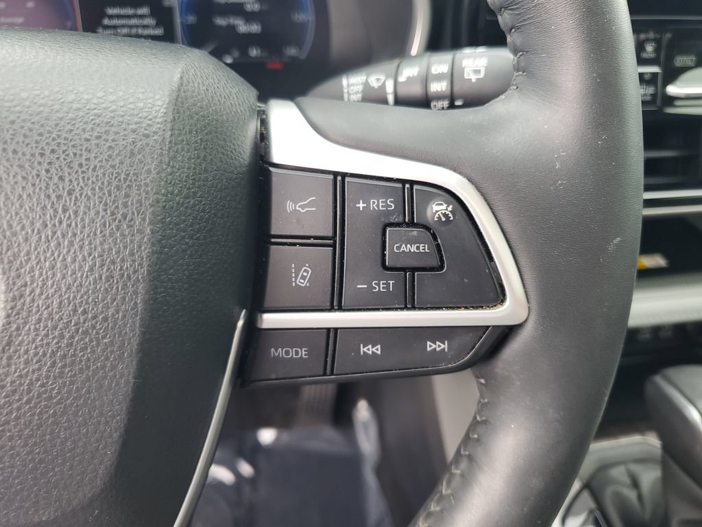 Used 2024 Toyota Highlander Limited AWD/4WD image 15
