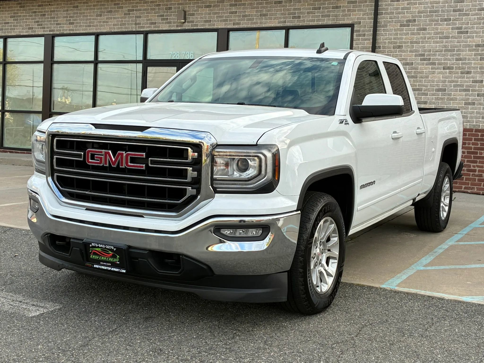 Used 2018 GMC Sierra 1500 SLE w/ SLE Value Package AWD/4WD image 2