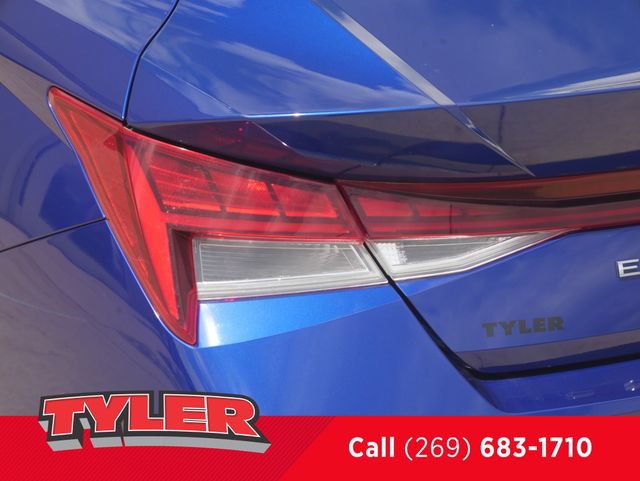 Used 2022 Hyundai Elantra Limited FWD image 12