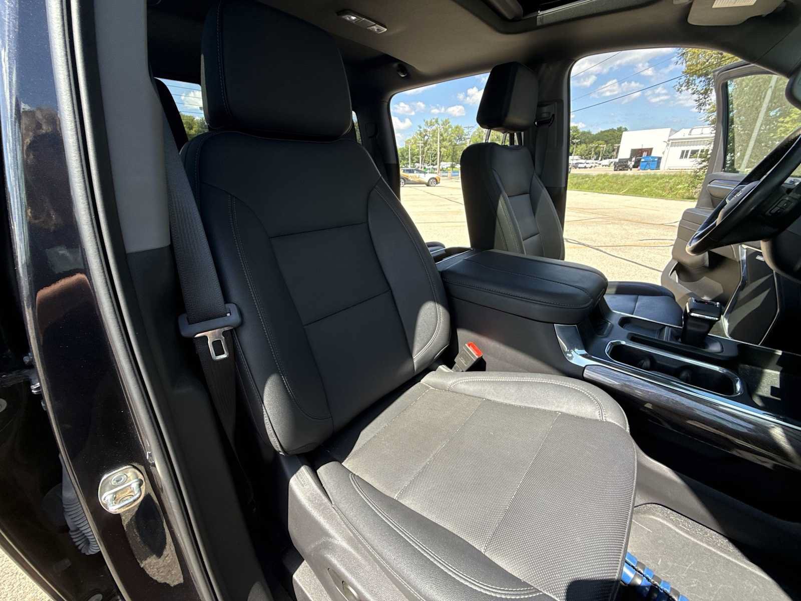 Certified 2023 Chevrolet Silverado 1500 LTZ AWD/4WD image 28