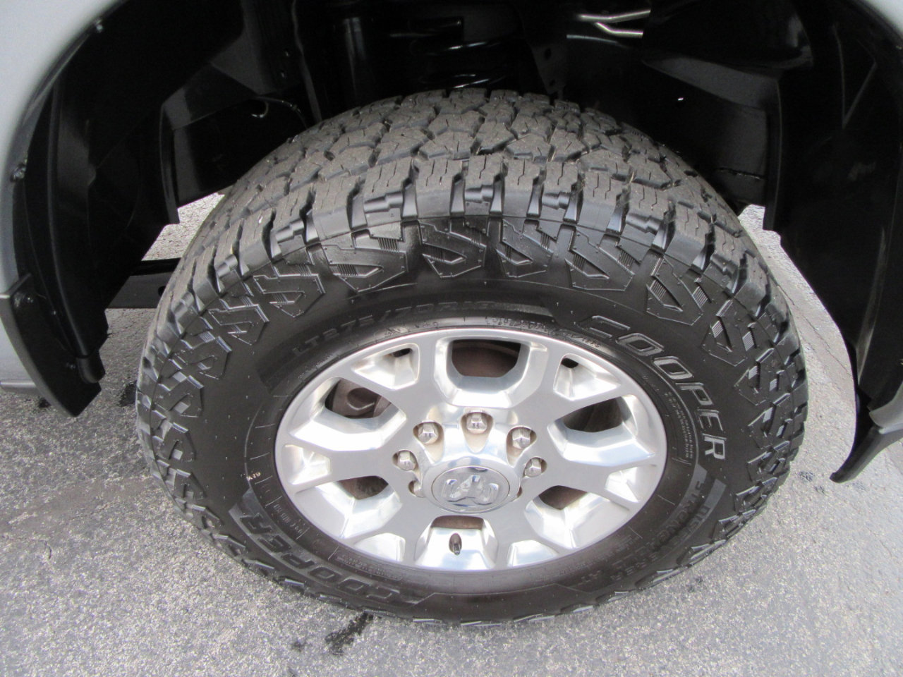 Used 2024 RAM 2500 Laramie image 25