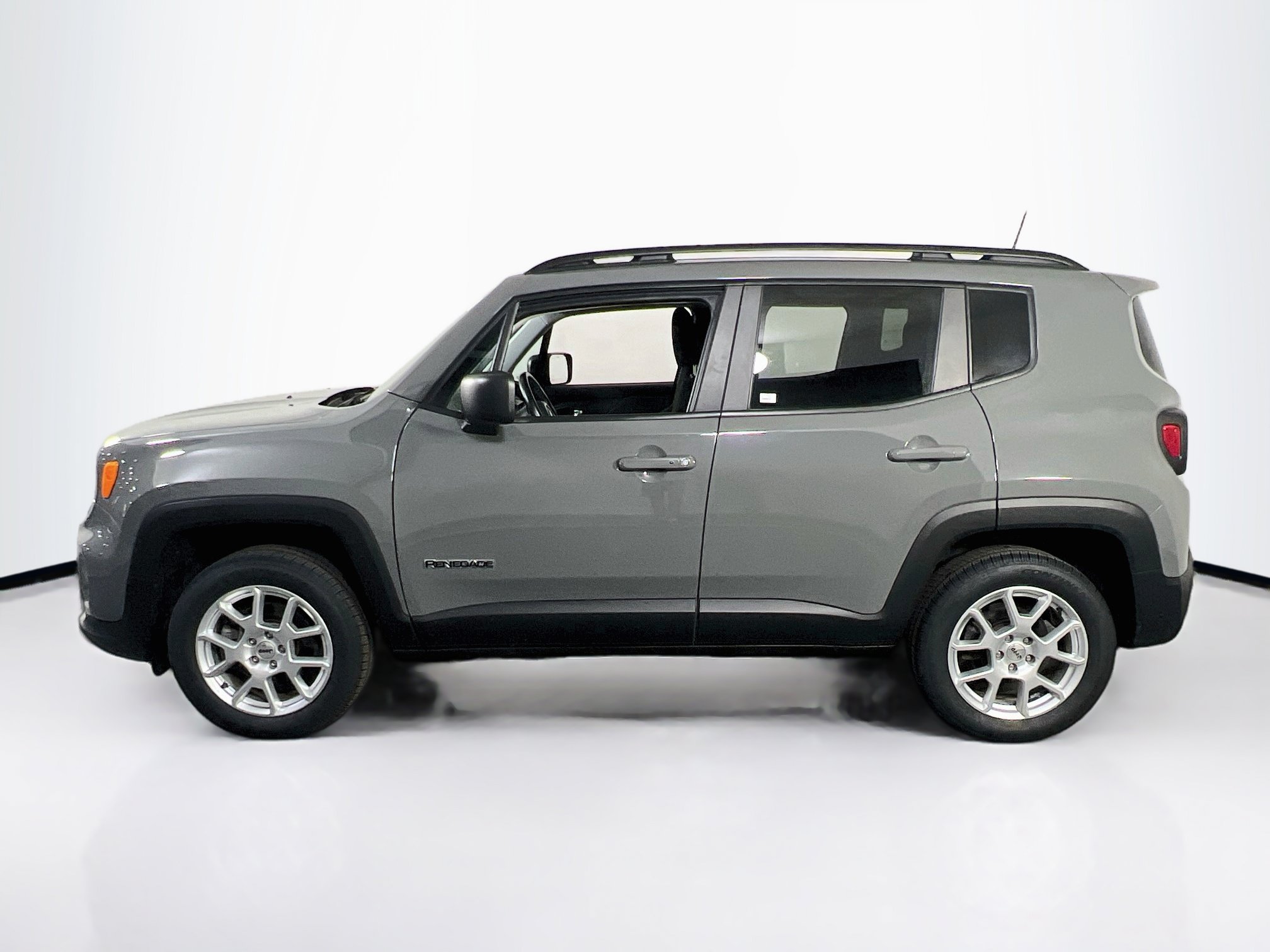 Used 2022 Jeep Renegade Latitude w/ Convenience Group AWD/4WD image 8