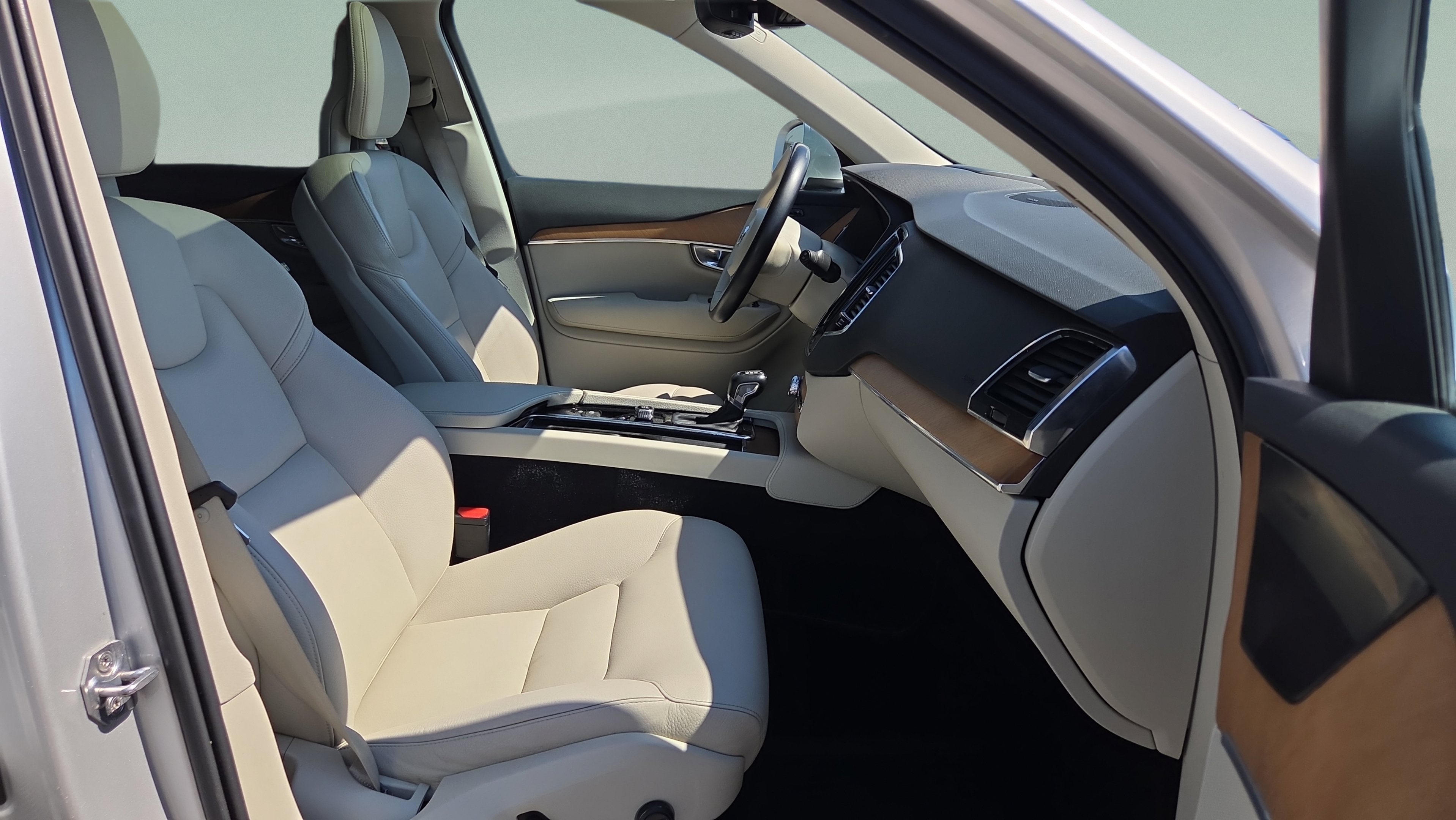 Used 2021 Volvo XC90 T6 Momentum w/ Advanced Package AWD/4WD image 18