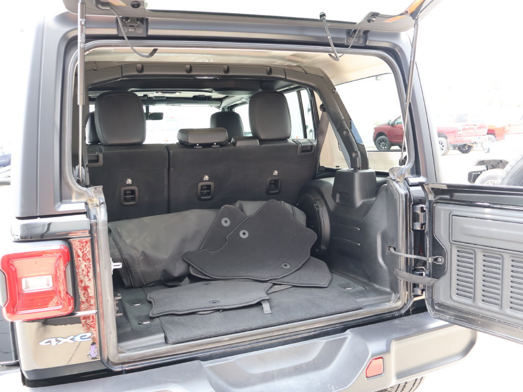 Used 2023 Jeep Wrangler Unlimited Sahara w/ Cold Weather Group AWD/4WD image 14