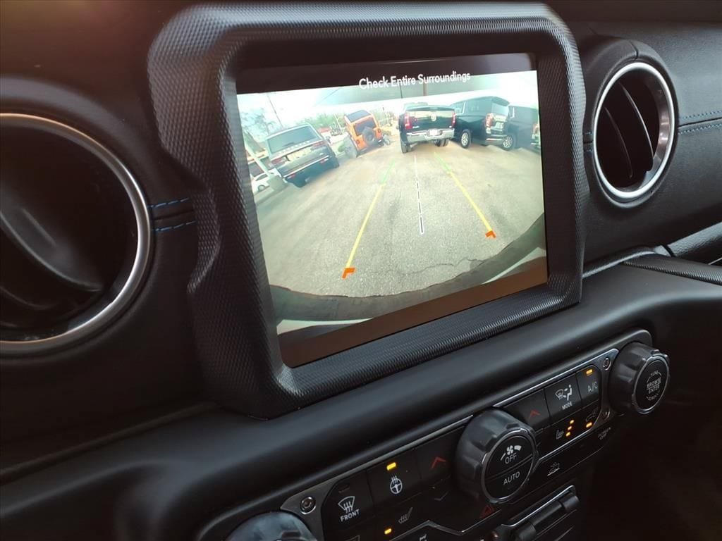 Used 2022 Jeep Wrangler Unlimited Rubicon 4xe w/ Cold Weather Group AWD/4WD image 23