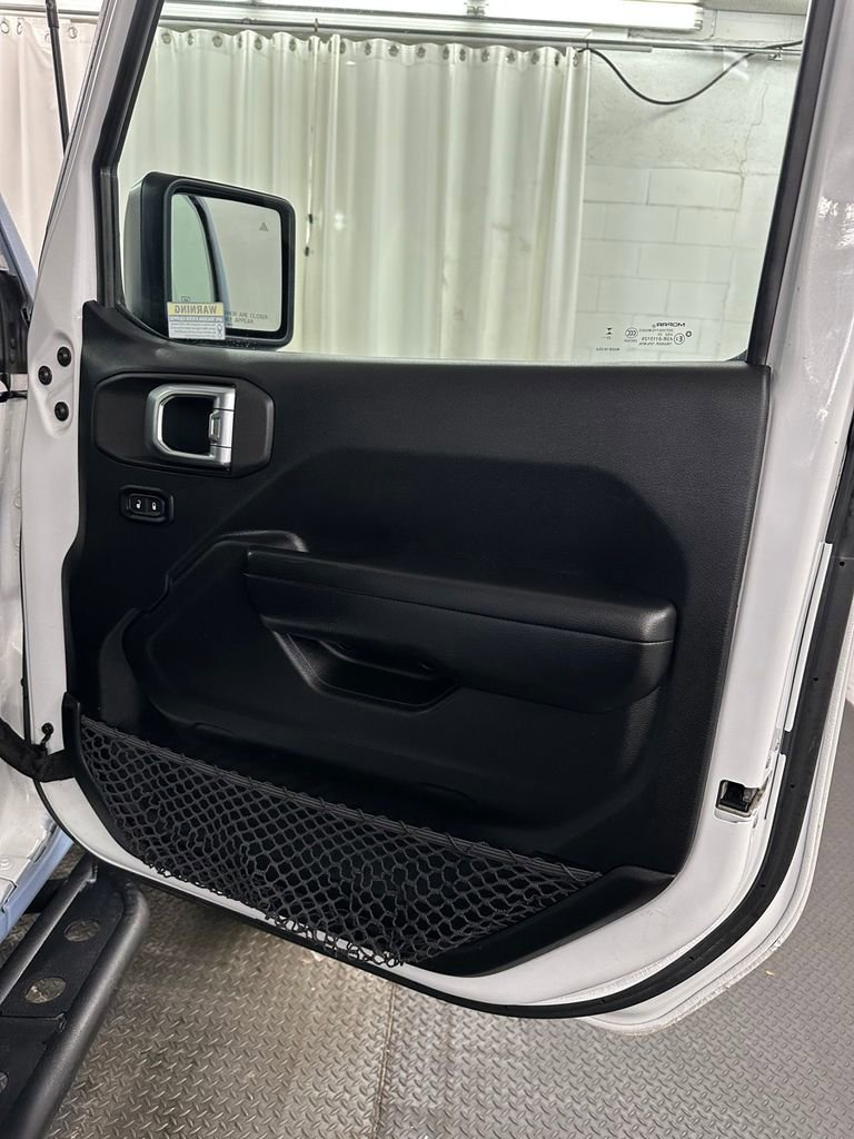 Used 2018 Jeep Wrangler Unlimited Sport S image 29