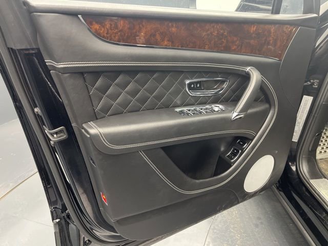 Used 2018 Bentley Bentayga image 13