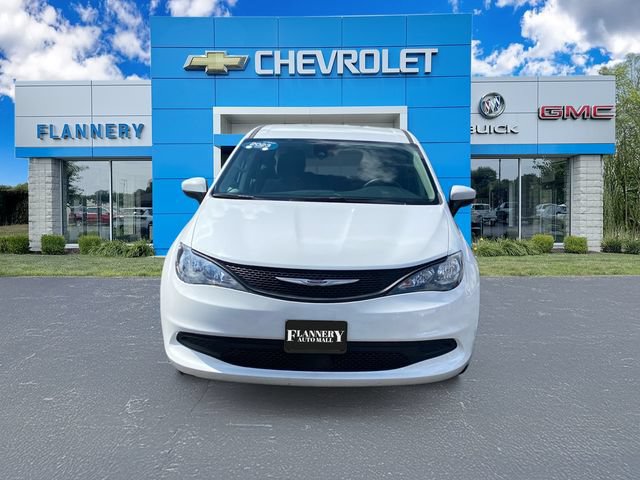 Used 2023 Chrysler Voyager LX FWD image 8